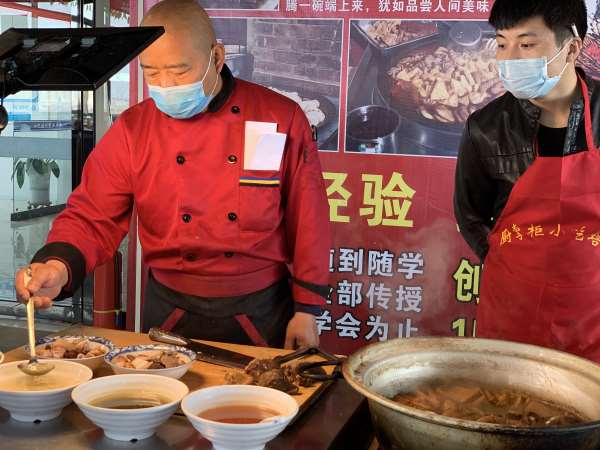 衡水卤煮火烧技术精髓 从老汤秘诀到风味创新之路